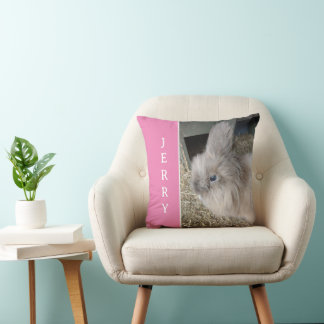 Coussin Photo et nom du lapin rose personnalisé