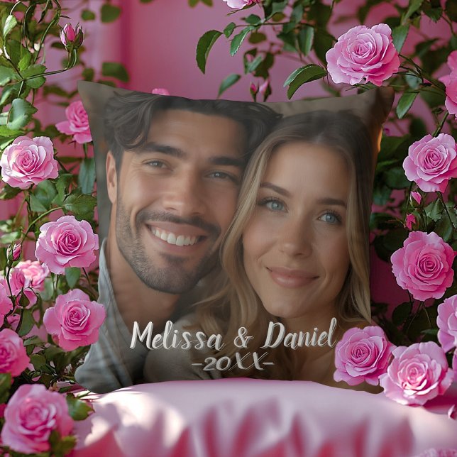 Coussin Photo personnalisée Black moderne Valentine's (Modern Black Personalized Photo Valentine's Throw Pillow)