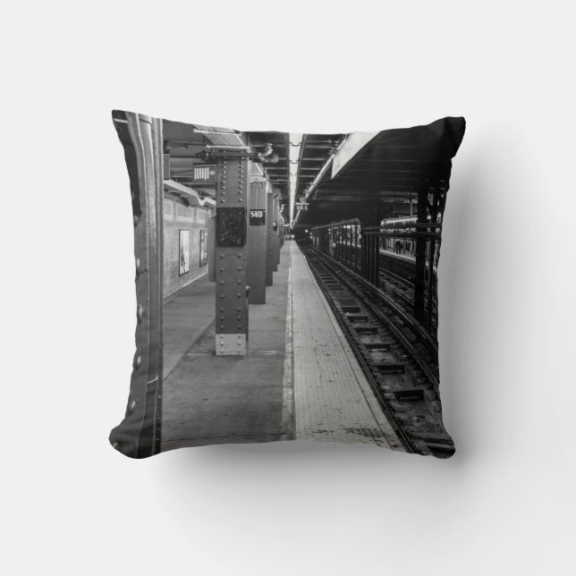 Coussin Photo urbaine de souterrain (Recto)