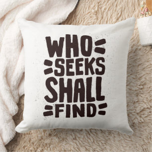 Coussin phrase de mots dessinés à la main Qui cherche trou
