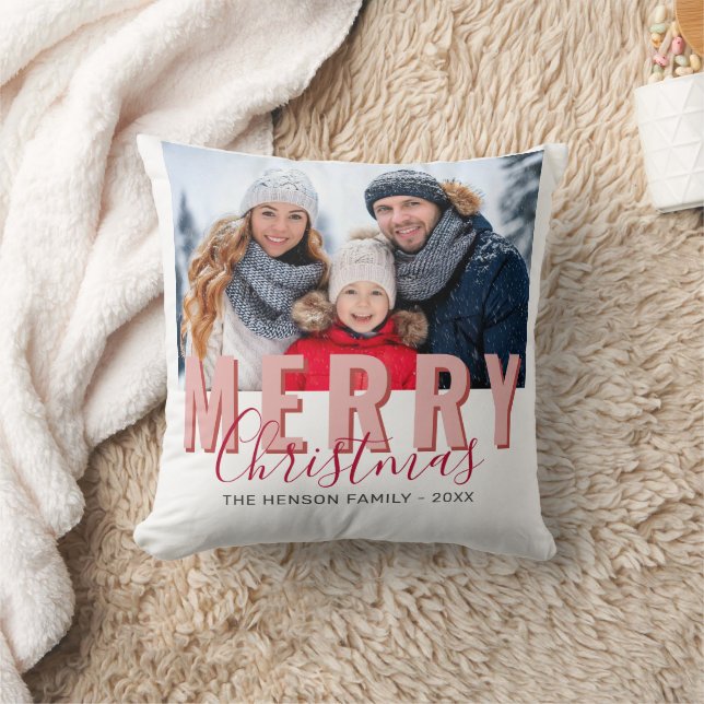 Coussin Pink Red Merry Christmas Script Family Photo (Couverture)