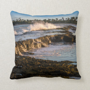 Coussin Plage de Tabuba : Vagues de rupture sur les récif