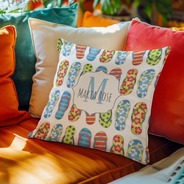 Coussin Plage personnalisée de mignon Monogramme (Monogram cute flip flops artwork throw pillow. )