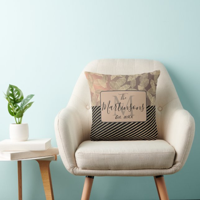 Coussin Plumes chic avec bandes or Famille Monogramme (Chaise)