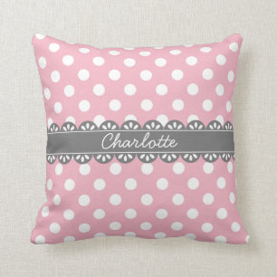Coussin Pois roses et dentelle à la mode