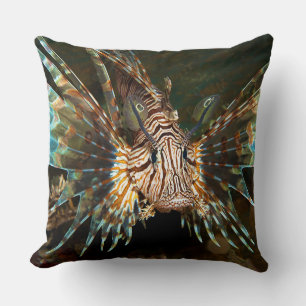 Coussin Poisson-Lion près ! Photo très proche et intense  
