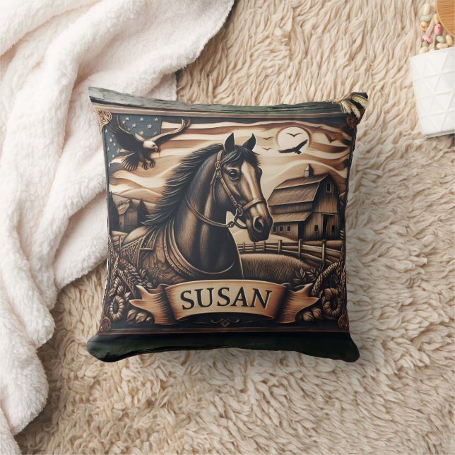 Coussin Portrait de cheval avec grange et aigles à Dusk (Couverture)