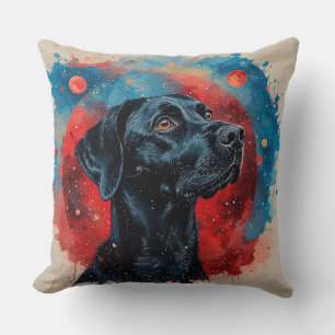 Coussin Portrait de Labrador noir dans un espace cosmique