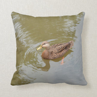 Coussin poule de canard dans l'oiseau animal de plume de