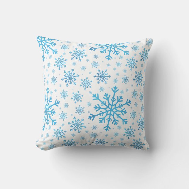 Coussin Pretty Blue Christmas Snowflakes sur Winter White (Recto)