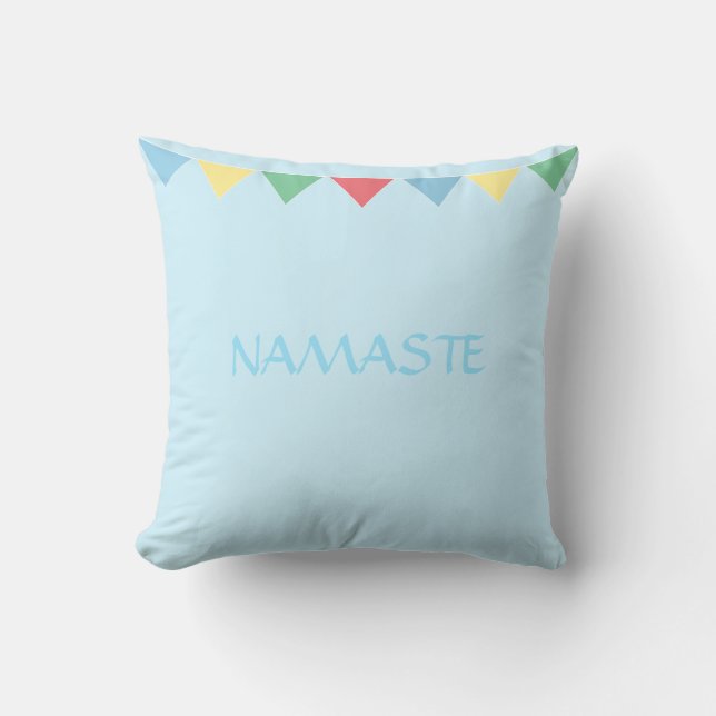 Coussin Prière Namaste drapeaux multicolores sur bleu clai (Recto)