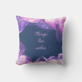 Coussin Purple Cystals Magie se trouve à l'intérieur