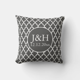 Coussin Quatrefoil Monogramme Mariage gris et blanc