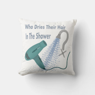 Coussin Qui se sèche les cheveux sous la douche ?