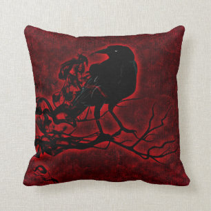 Coussin Raven noir sur rouge-foncé