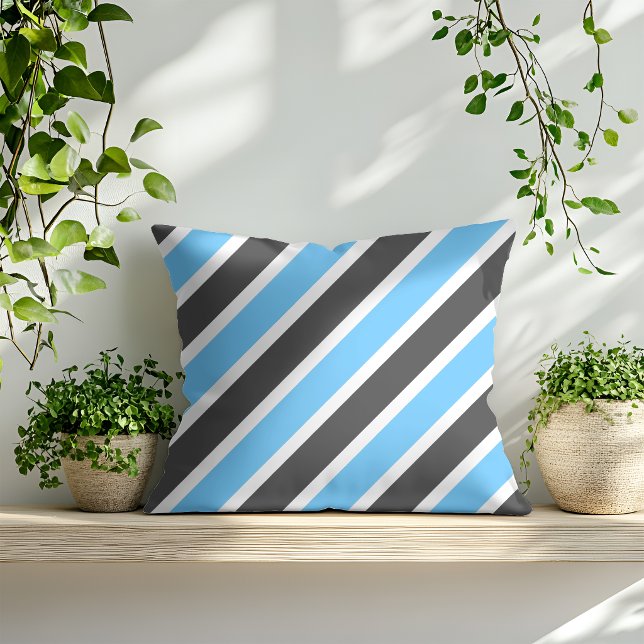 Coussin Rayures diagonales grises et bleu ciel modernes (Créateur téléchargé)