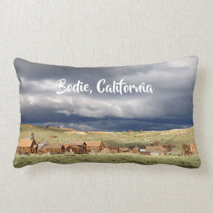 Coussin Rectangle Aperçu orageux de ville fantôme de Bodie