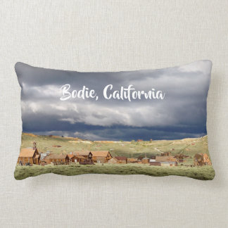 Coussin Rectangle Aperçu orageux de ville fantôme de Bodie