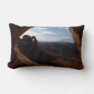 Coussin Rectangle Arche délicate à travers la fenêtre rocheuse à Arc