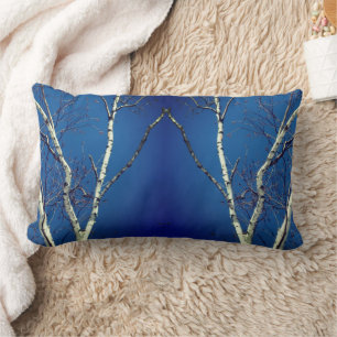 Coussin Rectangle Birch Tree blanc contre le ciel bleu Abstrait
