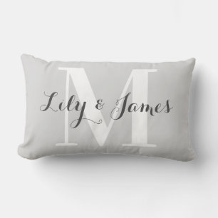 Coussin Rectangle Cadeau de mariage personnalisé avec monogramme bla