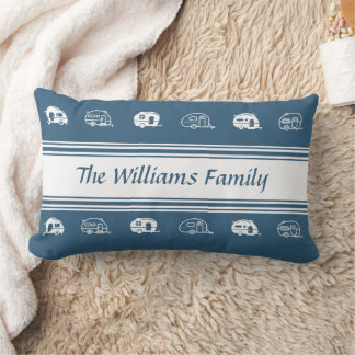 Coussin Rectangle Camping de nom de famille personnalisé en bleu et