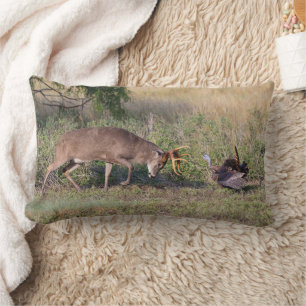 Coussin Rectangle Cerf de Virginie combattant un Dindon sauvage
