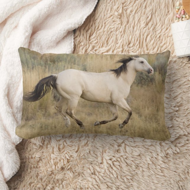 Coussin Rectangle Cheval Traversant L'Herbe Des Prairies (Couverture)