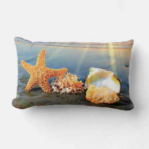 Coussin Rectangle Coquillages marins et étoiles de mer sur la plage