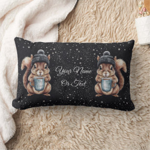 Coussin Rectangle Écureuil avec tasse et neige "Stay Warm"