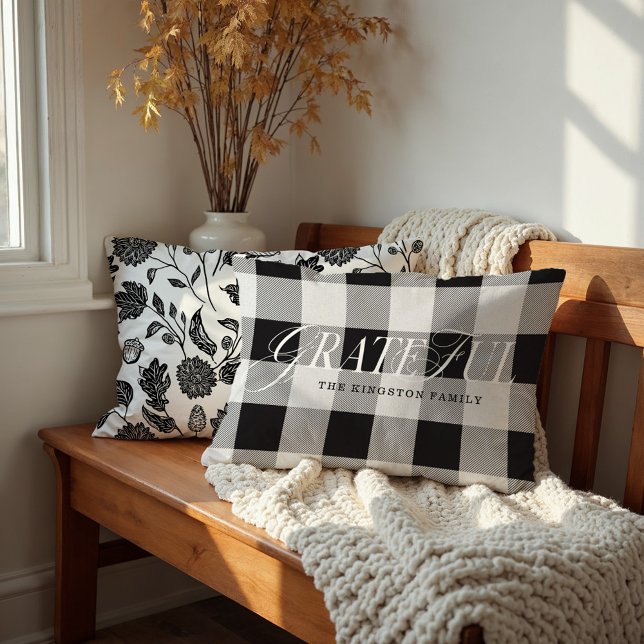 Coussin Rectangle Famille Gratte Style Comté Noir Plaid Feuilles d'a (Grateful Family County Style Black Plaid Fall Leaf Lumbar Pillow)