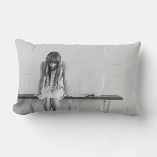 Coussin Rectangle Fille inquiète (Recto)