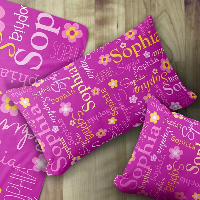 Coussin Rectangle Fleurs graphiques rose violet nom du texte personn (Créateur téléchargé)