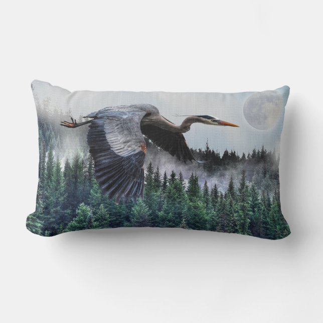 Coussin Rectangle Flying Great Blue Heron & Misty Forest Wildlife (Recto)
