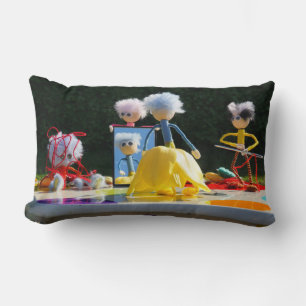 Coussin Rectangle Fubby avec la robe de Tulpen à l'atelier.