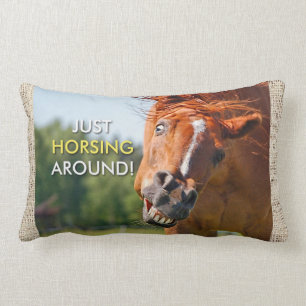 Coussin Rectangle Juste Horsing autour de photographie de cheval
