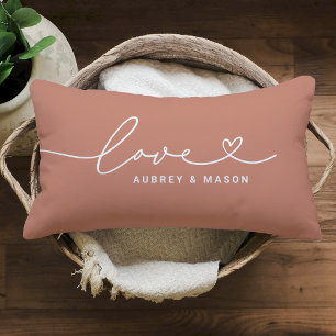 Coussin Rectangle L'amour dans le script du coeur Muted Clay Custom