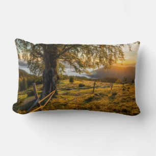 Coussin Rectangle L'aube triste dans une forêt