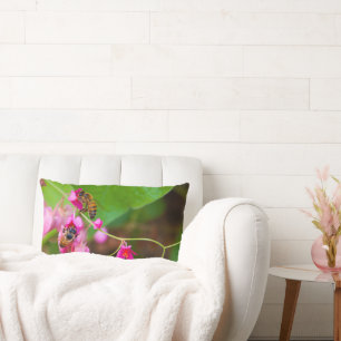 Coussin Rectangle Les abeilles Sur Les Fleurs De Vins De Corail Phot