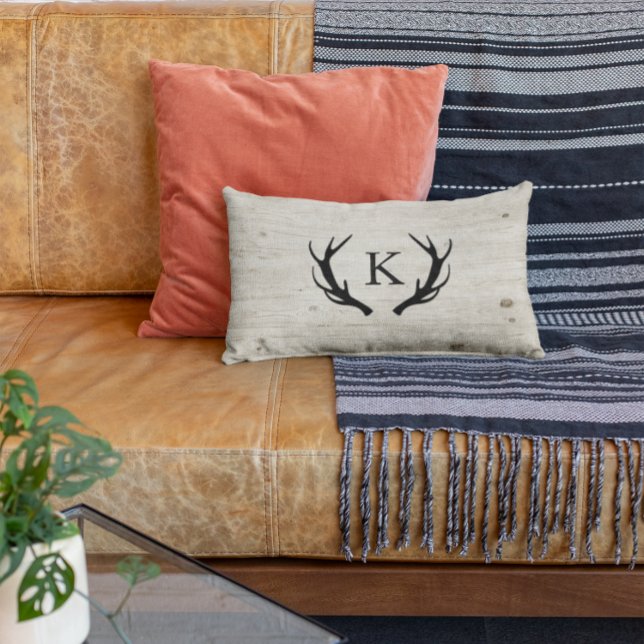 Coussin Rectangle Logo de bois monogrammé en bois rustique de cerf (Créateur téléchargé)