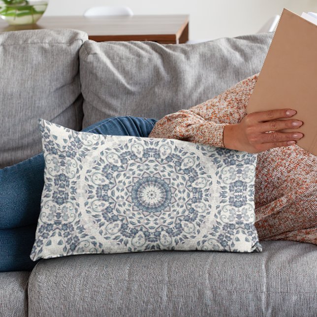 Coussin Rectangle Mandala floral bleu poussiéreux (Créateur téléchargé)