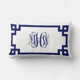 Coussin Rectangle Monogramme en écriture cursive avec vrilles à clé 