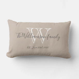 Coussin Rectangle Monogramme + Nom de famille Chic Script Keepsaké C