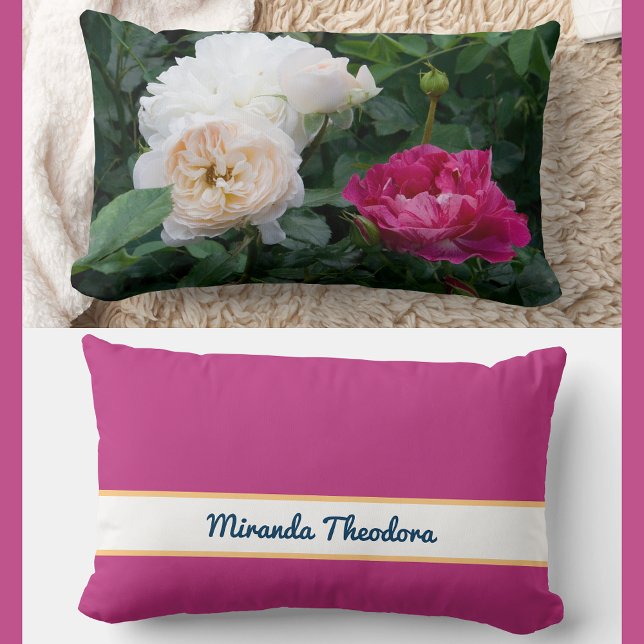 Coussin Rectangle Nom personnalisé Crème et Roses en flux rose (Elegant, modern personalized name floral pillow. Photo of cream & streaked pink roses. Calligraphy)