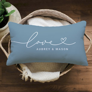 Coussin Rectangle Noms de couple Elegant Dusty Blue Love Heart