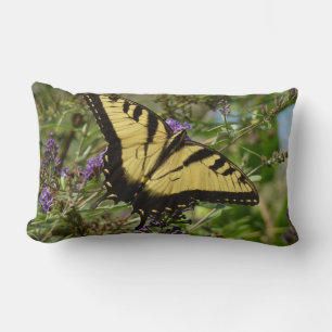 Coussin Rectangle Papillon à queue d'hirondelle sur Buddleia