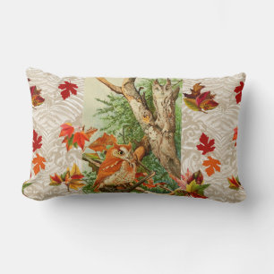 COUSSIN RECTANGLE PARMI LES FEUILLES DE CHUTE EN BOIS
