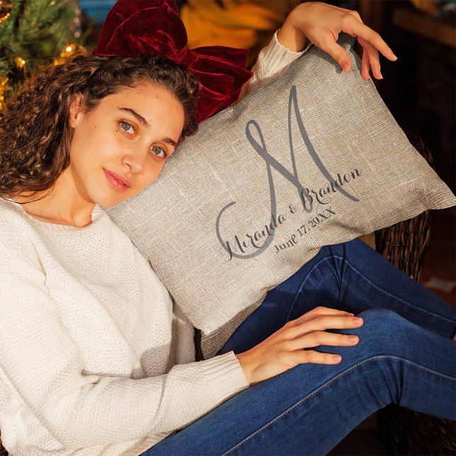 Coussin Rectangle Simple Russe Burlap Mariage Monogramme (Créateur téléchargé)