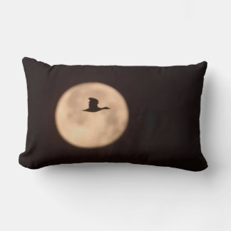 Coussin Rectangle Une oie des neiges contre une pleine lune | Nouvea