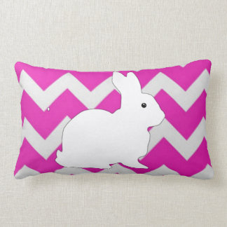 Coussin Rectangle Zigzag Chevron de roses indien avec le lapin blanc